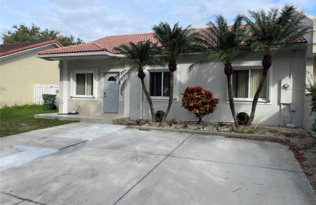 925 NE 13th Ave - 925 Northeast 13th Avenue, Homestead, FL 33033