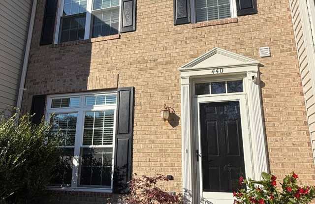 Spacious Townhome in desirable Bel Air Neighborhood!