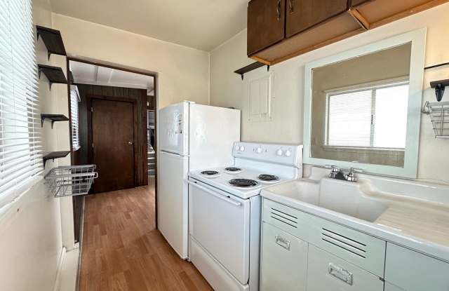 Charming Downtown Sparks Studio!