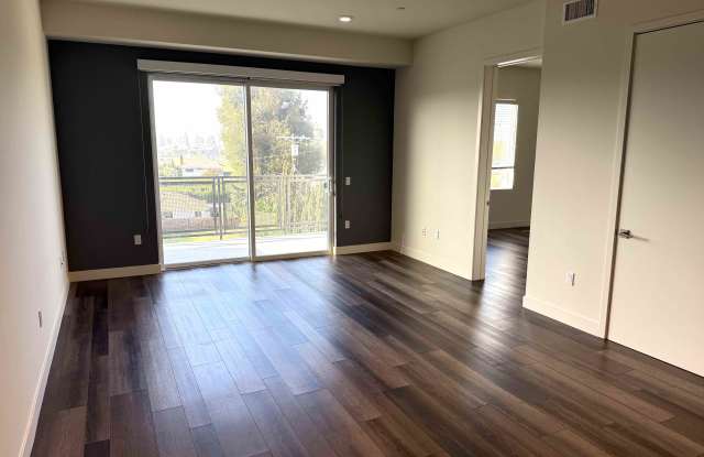 4965 S Centinela Ave