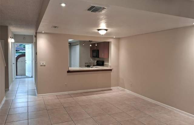 4669 NW 89th Ave