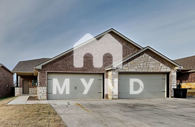 711 Rolling Terrace Circle - 711 Rolling Terrace Circle, Granbury, TX 76049