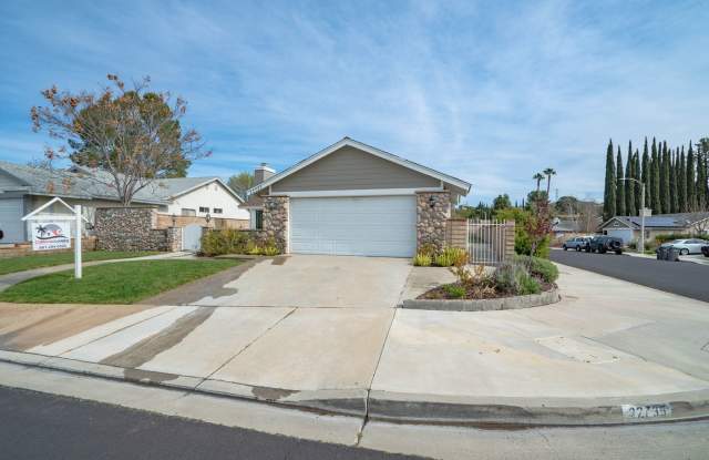 Charming Single-Story 2-Bedroom Home in Saugus!