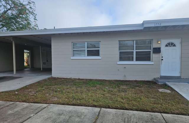 2 Bedroom Unit in St Pete- Available February 3!