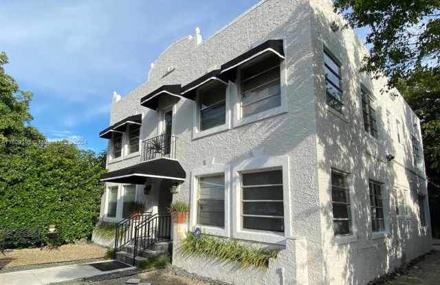 1661 SW 13th St