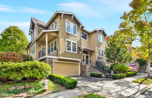 Corner Unit Issaquah Highlands 3 Bedroom Townhouse 2 car Garage