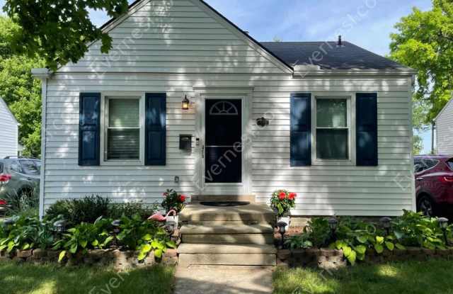 1504 N Vermont Ave