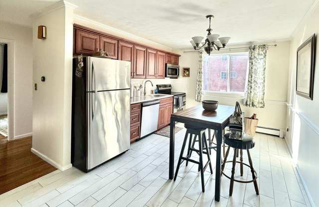 9 Endicott St unit: 3