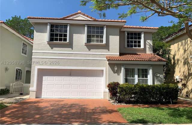 818 Garnet Cir