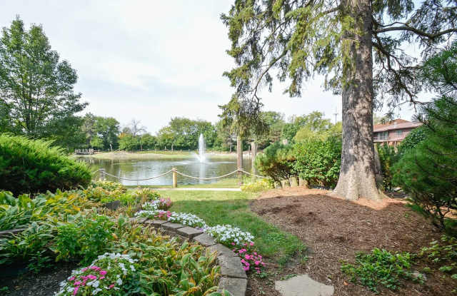 1312 Cass Ln W Apt 102