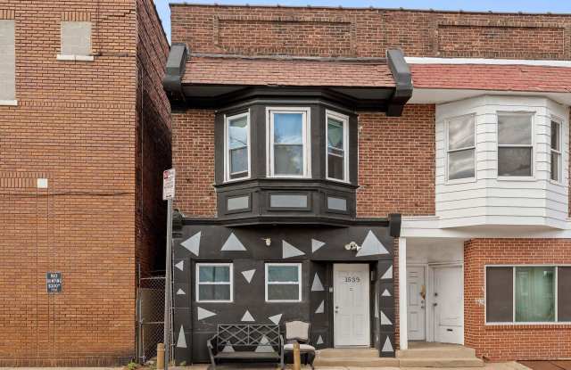 1533 W COURTLAND Street