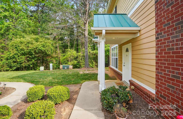 15326 Coventry Court Lane