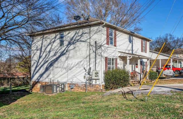 Three Bedroom, Two Level Duplex for Rent!