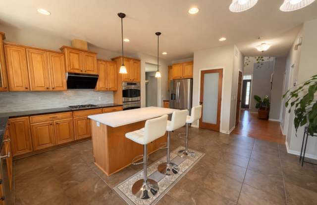 Rare executive rental in chanhassen! 5 beds no upgrade left behind!!!
