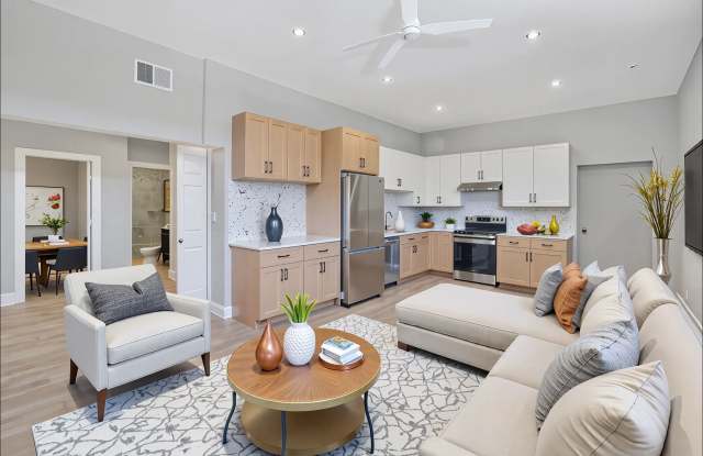 Photo of 6240 W Belmont Ave