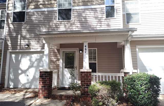 Cozy Townome located in the gated community of Stonebrook!