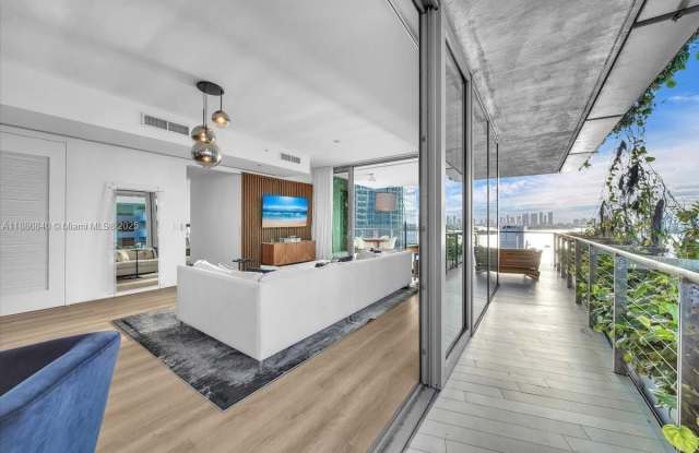 Photo of 1300 Monad Ter