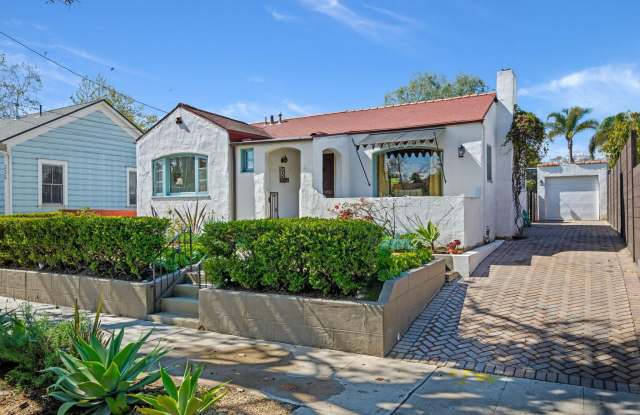 224 W Cota Street