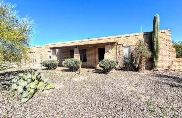 1302 W Whispering Hills Drive - 1302 West Whispering Hills Drive, Casas Adobes, AZ 85704