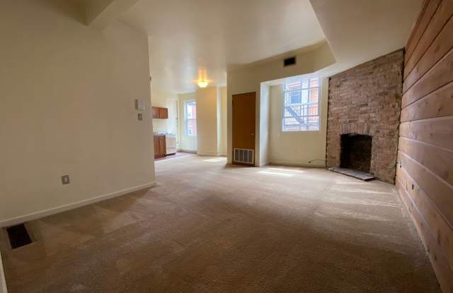 Awesome Two Bedroom on Bates Street! Close to Pitt and Carlow!! Call Today to Schedule a Tour!!