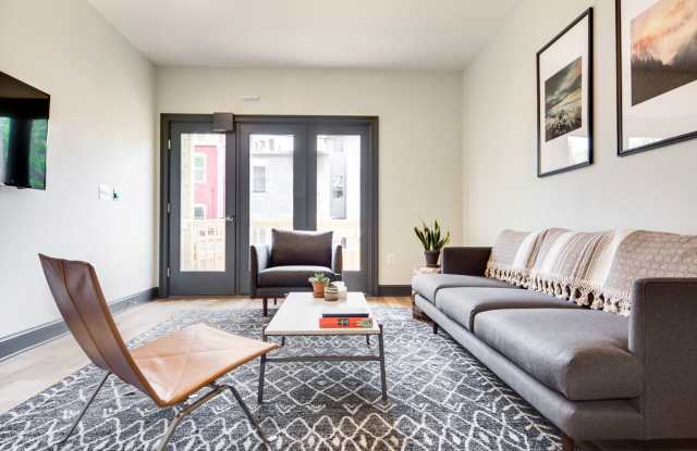 410-412 Richardson PL NW