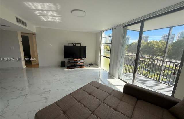 3475 N Country Club Dr