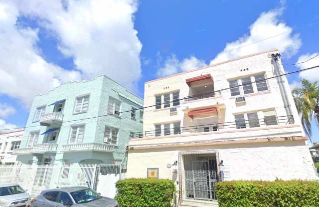 959 Vizcaya Apartments / Brick Five