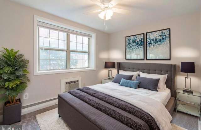 383 LAKESIDE Road unit: 104