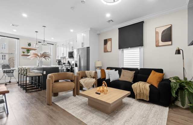 Photo of 3316 SUMMIT AVE