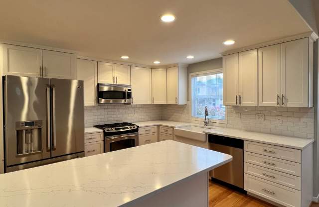 Photo of PRISTINE 3Bd/Den with HUGE Yard - RARE HANDICAP ACCESSIBLE Ceiling Lift Track System in Master Bedroom/Bathroom!