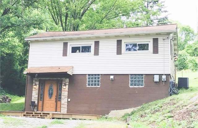 3041 Universal Road - 3041 Universal Road, Allegheny County, PA 15235