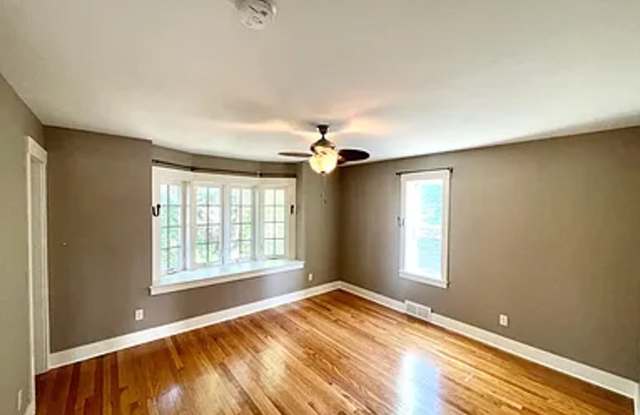 414 S 40th St, Omaha, NE 68131