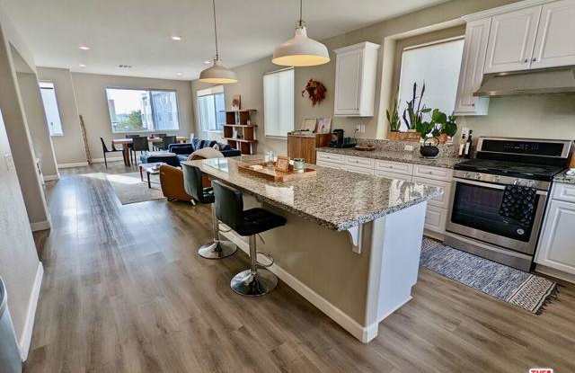 14414 Strawberry Lane