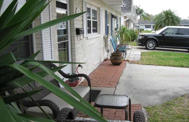 9911 DAHLIA STREET N