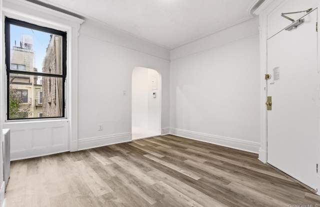 422 Bleecker Street unit: 3L