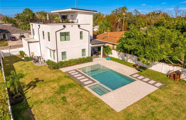 1308 W PLYMOUTH STREET