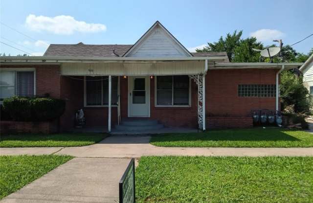 900 E 6th Avenue