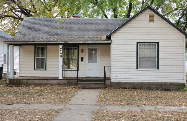 728 Lincoln - 728 Lincoln Avenue, Clay Center, KS 67432