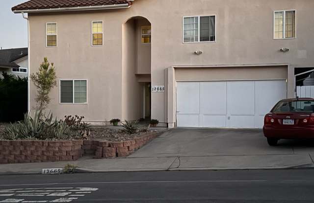 Photo of 9 Rooms 6 Bedroom 4 baths Granite Kitchen Executive Home For $5990