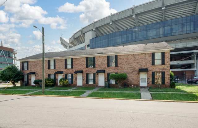 Nice 2 Bed 1 Bath Available Fall 2025!