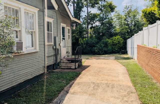 816 Goldwire Street Southwest