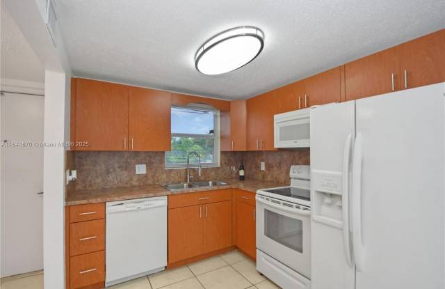 Photo of 6650 Royal Palm Blvd