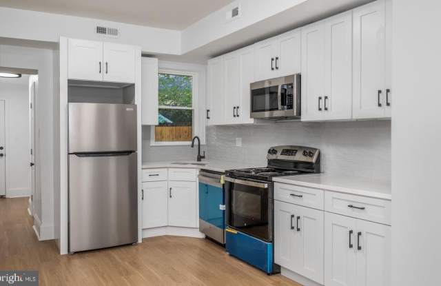 2042 E SOMERSET Street