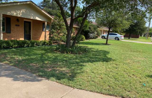 Photo of 2914 Hemlock Dr