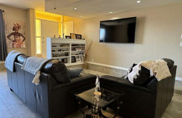 3 Bedroom Furnished Home with UTILITIES INCLUDED with Courtyard Near the Colorado River 3-12 month Lease