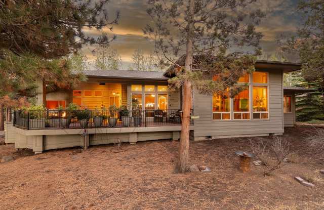 Move in special $1000 off first months rent / Gated Community in Awbrey Glen