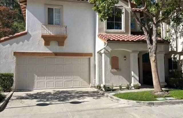 Photo of 2-Bedroom 2-Bath Rancho Santa Margarita Home