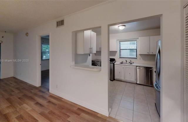 301 N Pine Island Rd