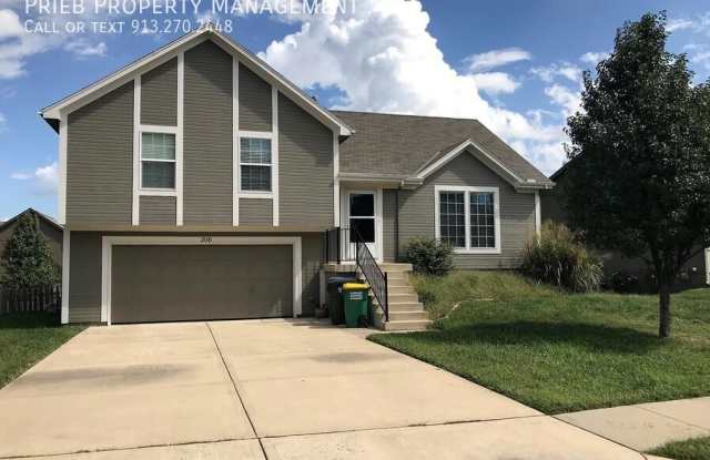 121 W Fountain Cir
