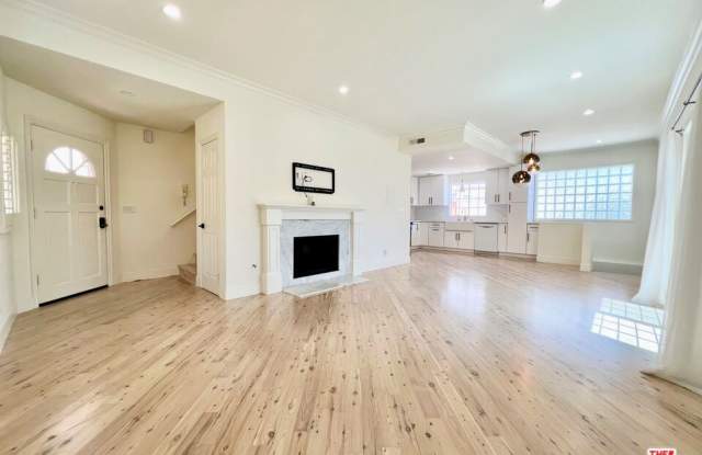 1128 17th St